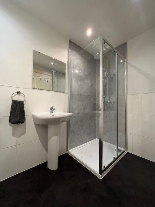 Modern Apartment In Dundee City Centre Экстерьер фото